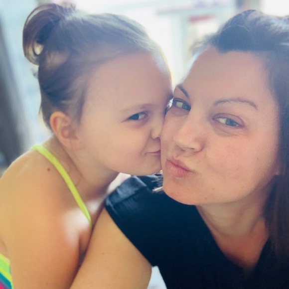 Meet your Posher, Shelley - Picture 2 of 2